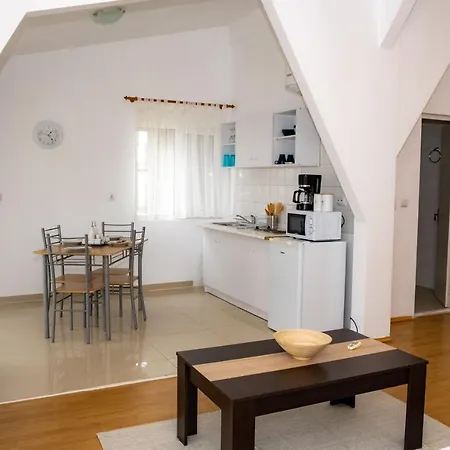 Mida Summer Apartment