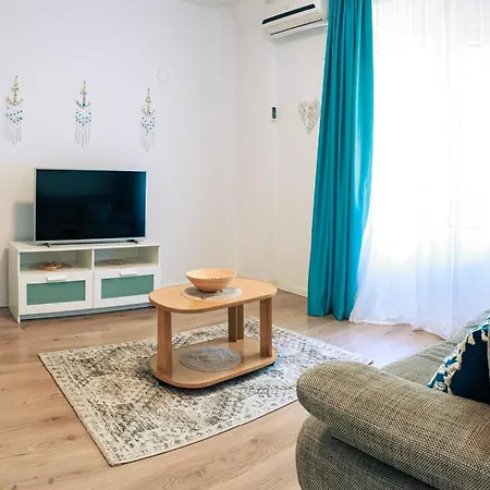 Mida Summer Apartment